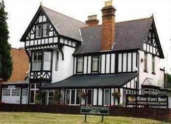 The Tudor Court Hotel Solihull Eksteriør billede