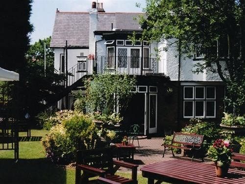 The Tudor Court Hotel Solihull Eksteriør billede