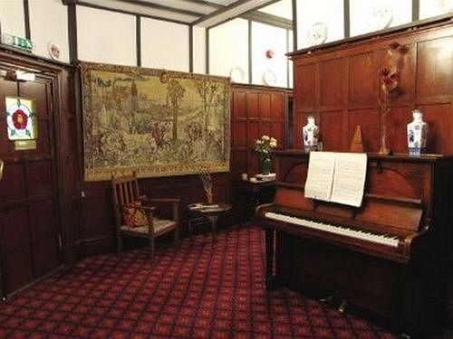 The Tudor Court Hotel Solihull Eksteriør billede